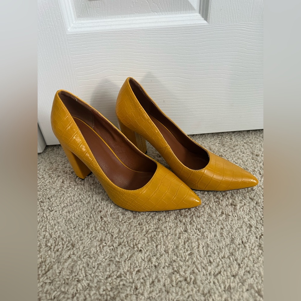 Elegant Mustard Yellow Women's Pumps